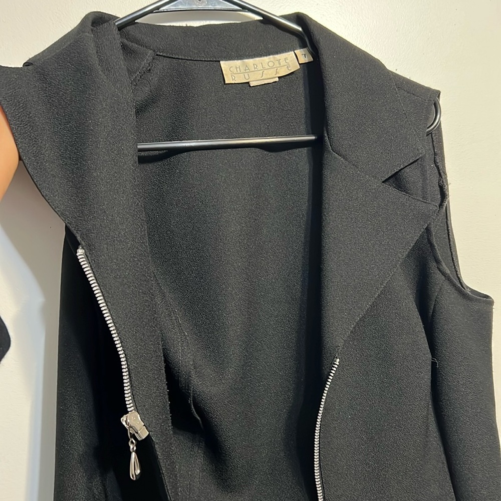 Charlotte Russe 

Overcoat cr 

Size xs/s/4